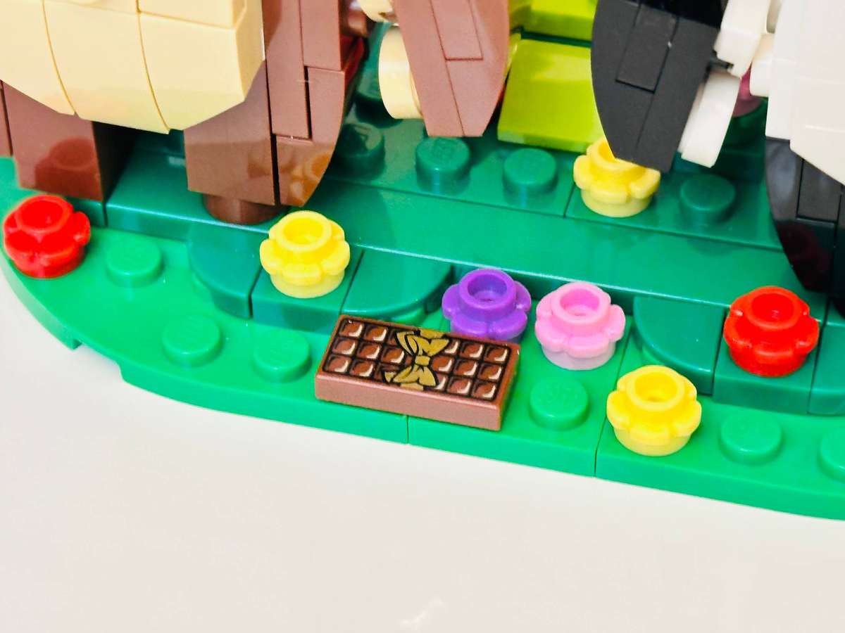 Lego Iconic Bears Collectable Set with Original Box
