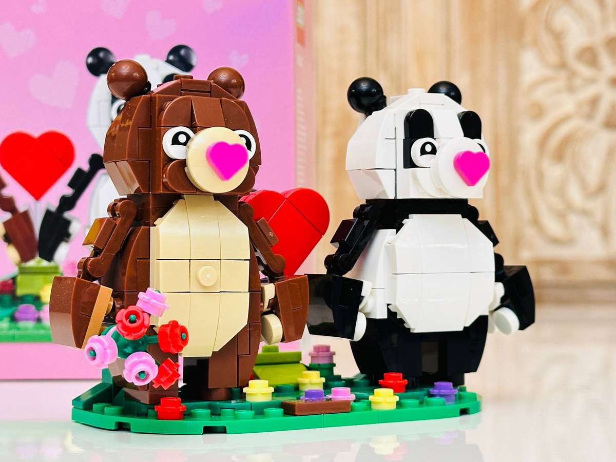 Lego Iconic Bears Collectable Set with Original Box