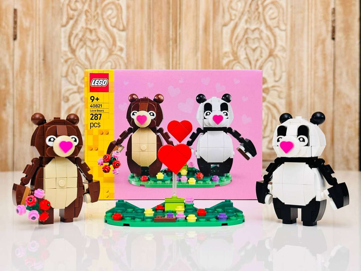 Lego Iconic Bears Collectable Set with Original Box