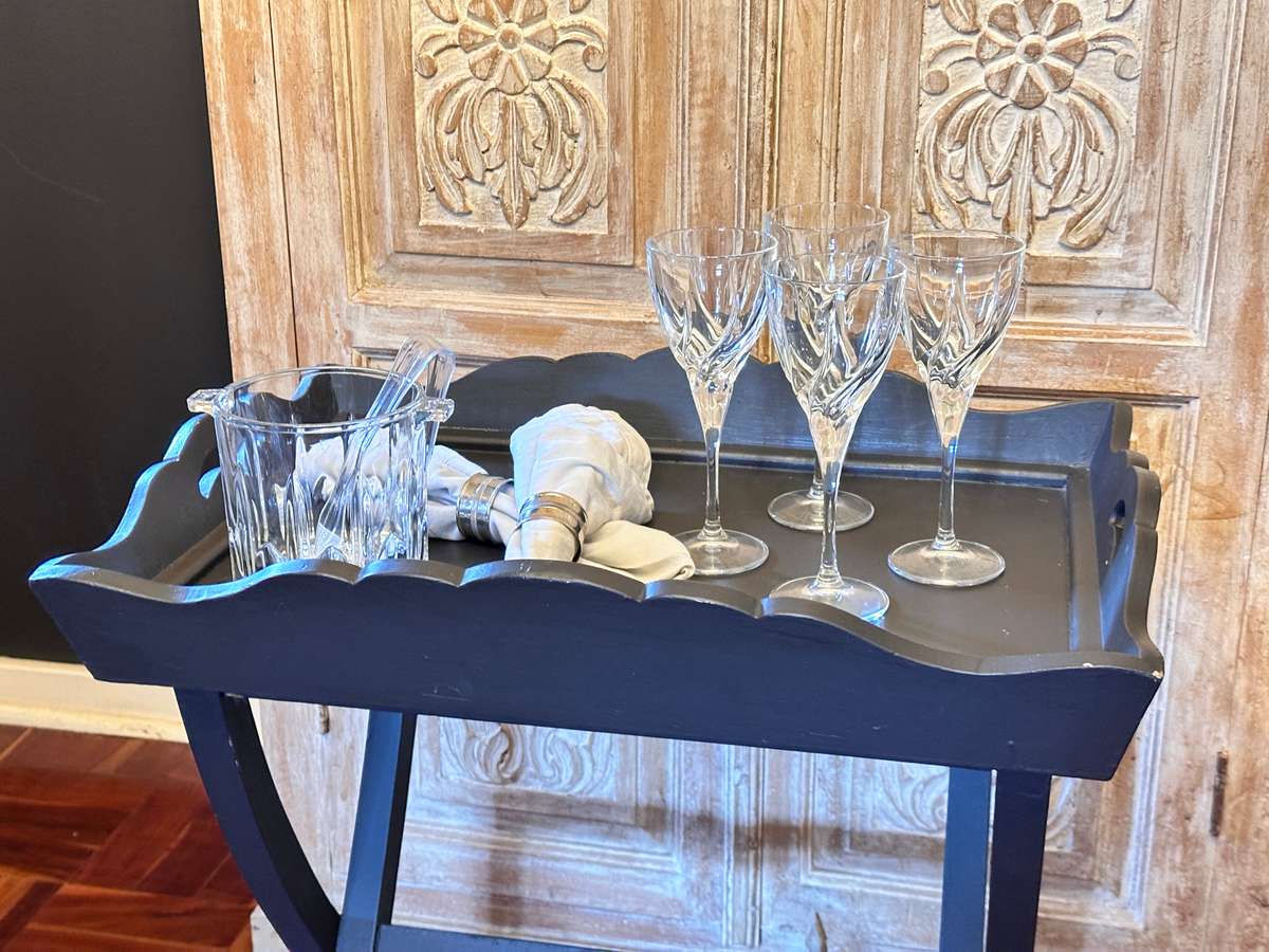 Stylish Design Serving Tray with Stand