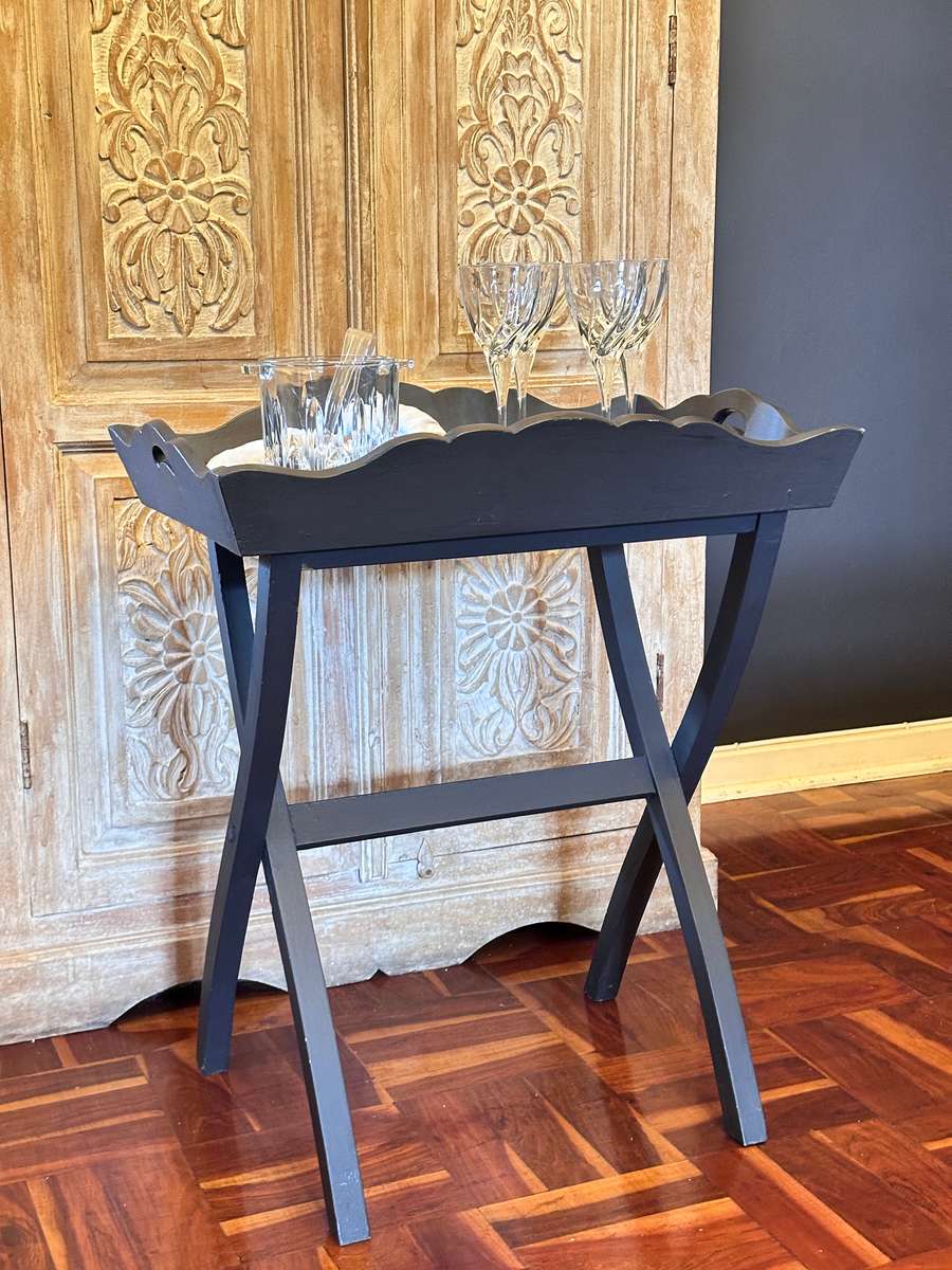 Stylish Design Serving Tray with Stand