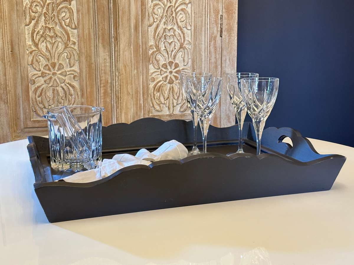 Stylish Design Serving Tray with Stand