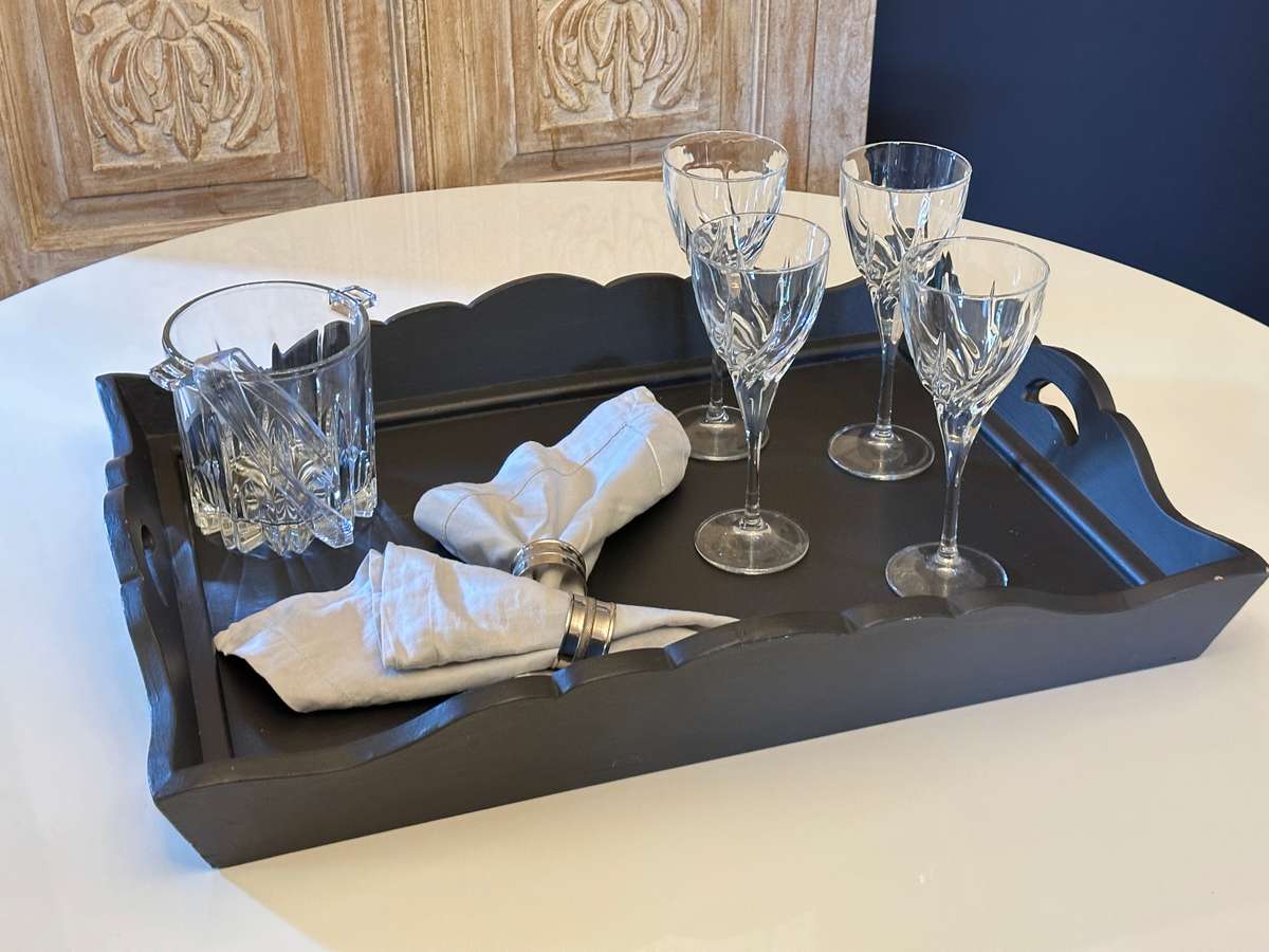 Stylish Design Serving Tray with Stand