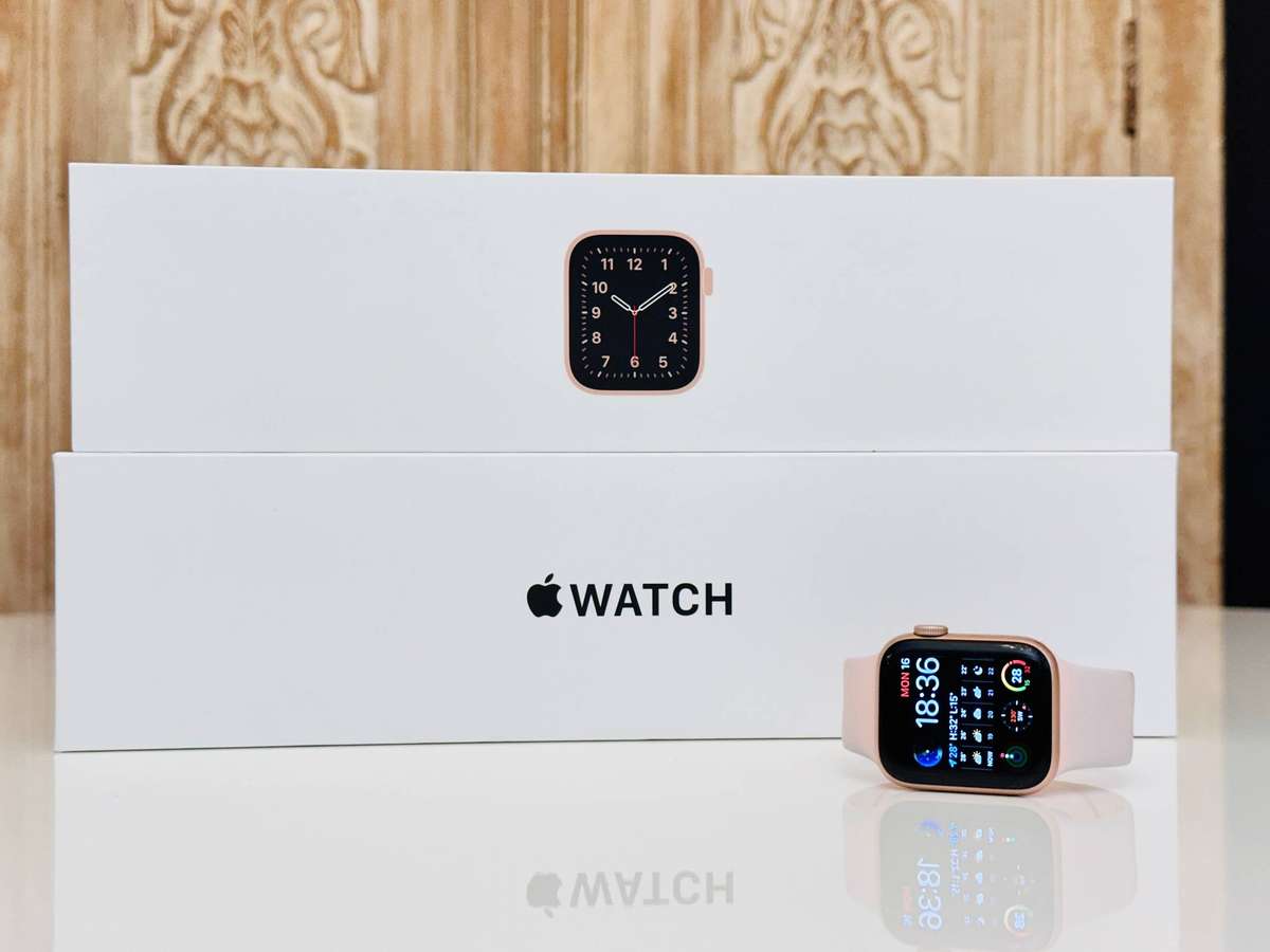 Apple Watch SE 40mm With Original Box