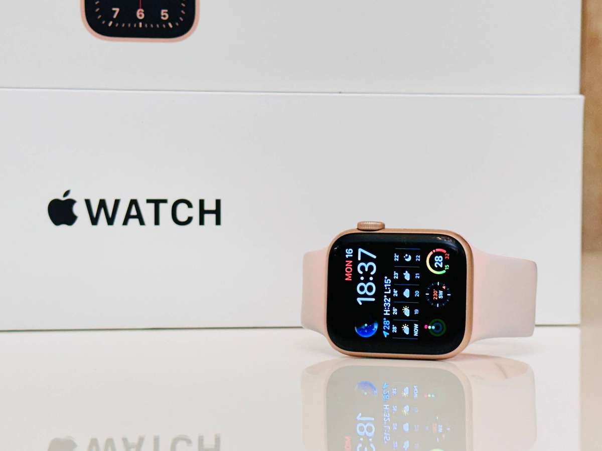 Apple Watch SE 40mm With Original Box