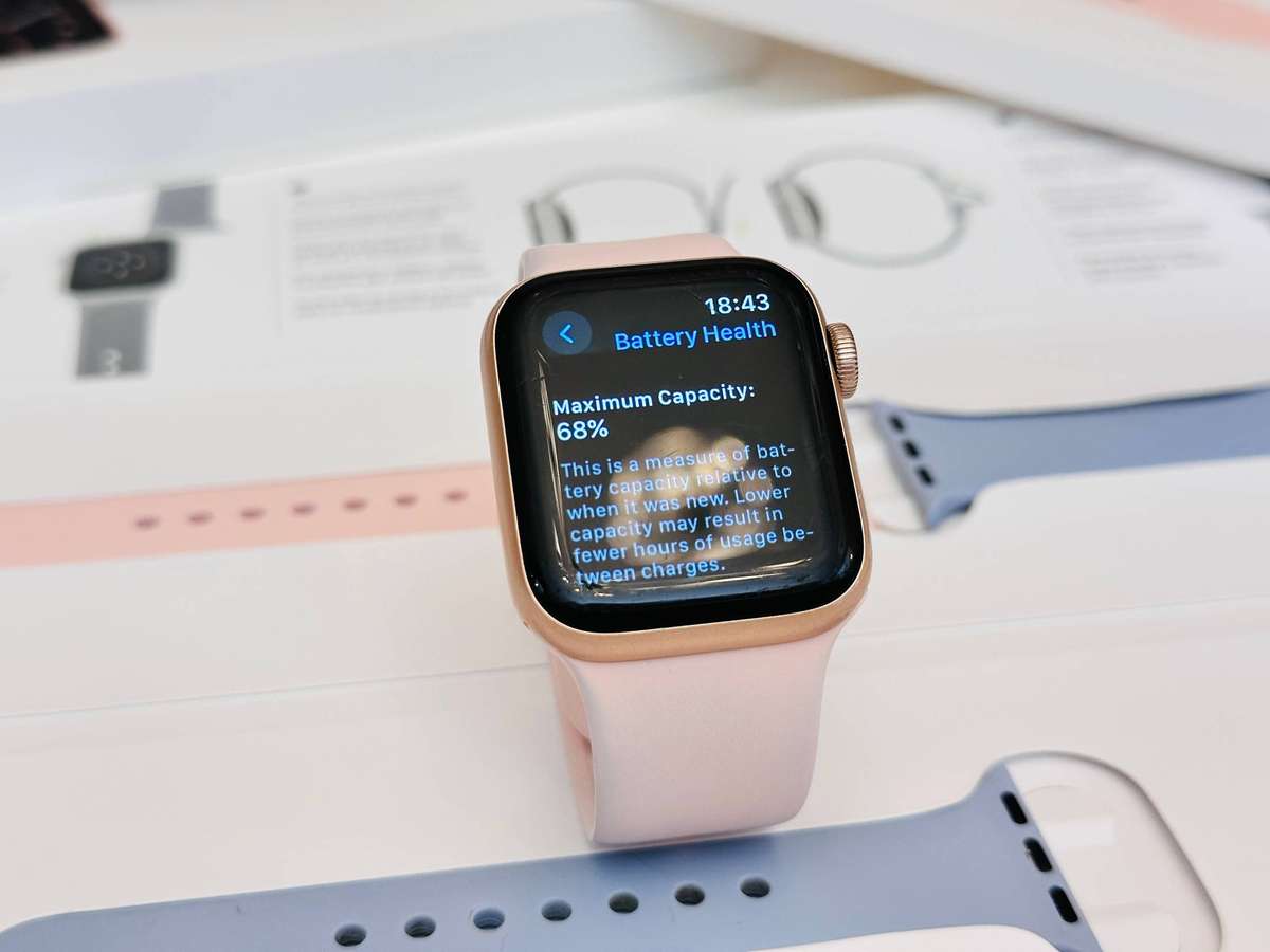 Apple Watch SE 40mm With Original Box