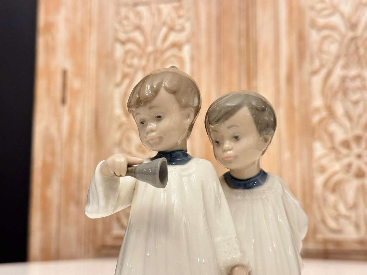 LLADRO Nao Retired Collectable - Choir Altar Boys Ringing Bell