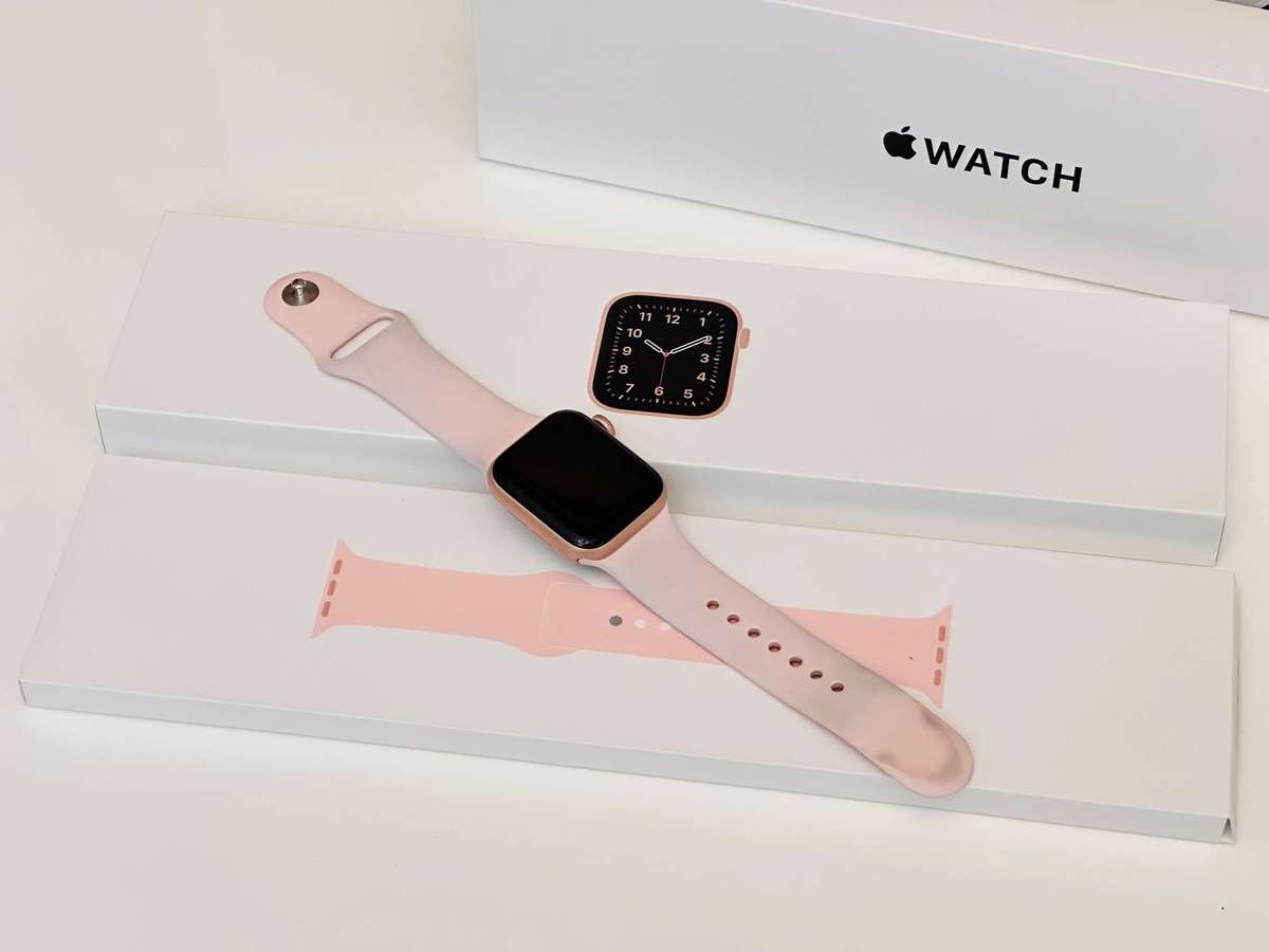 Apple Watch SE 40mm With Original Box