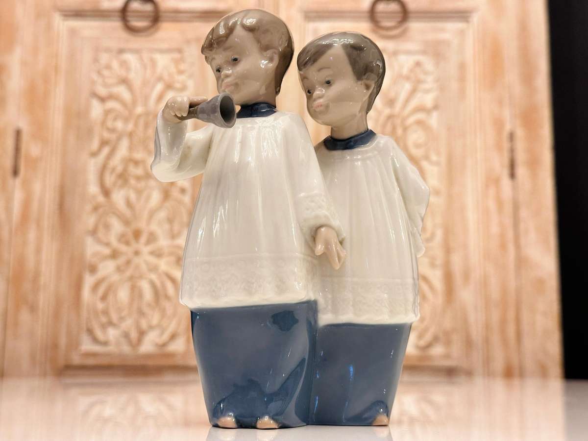 LLADRO Nao Retired Collectable - Choir Altar Boys Ringing Bell