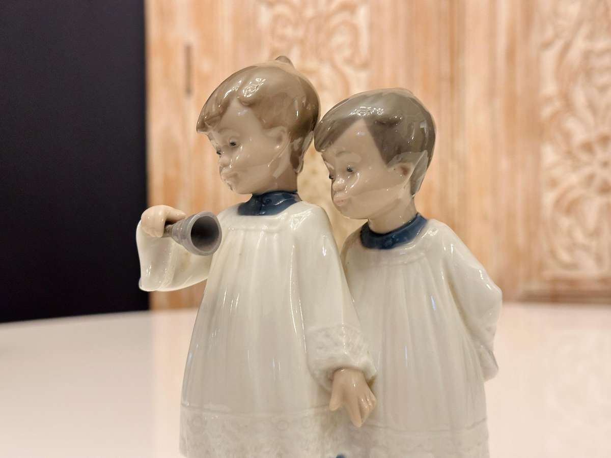 LLADRO Nao Retired Collectable - Choir Altar Boys Ringing Bell