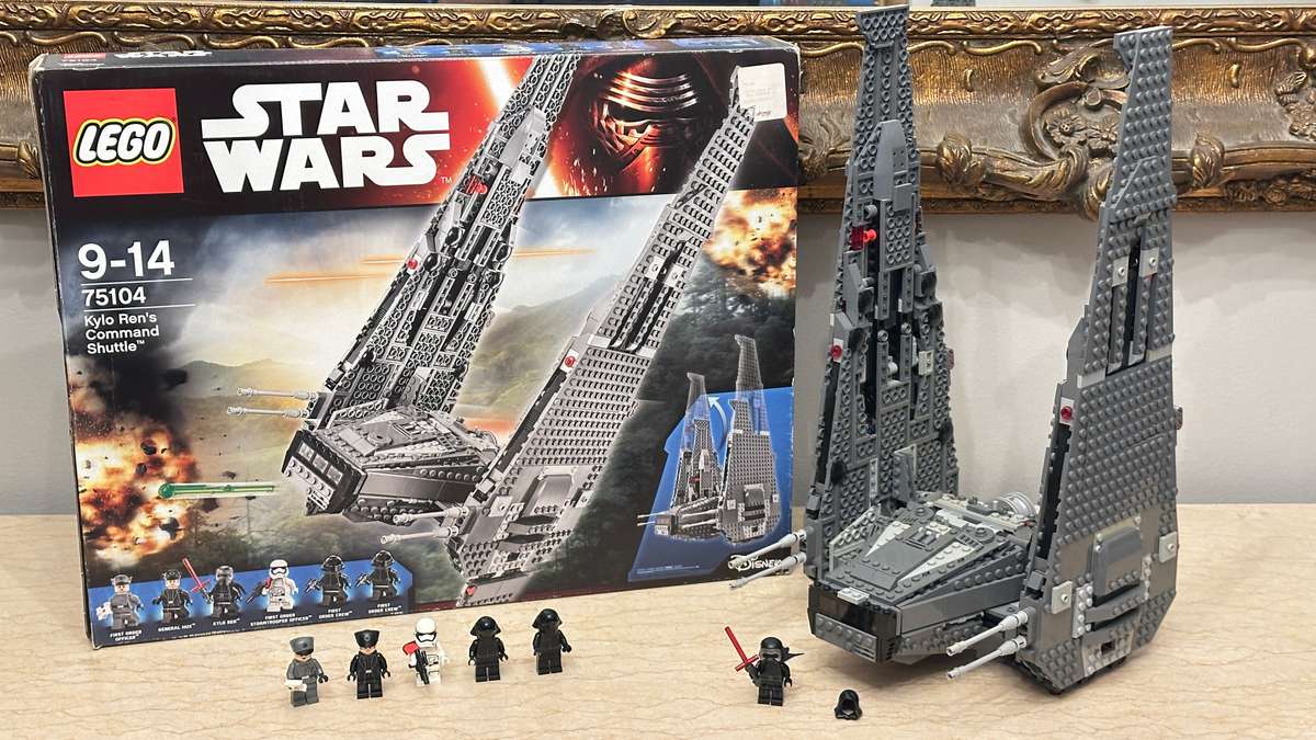 LEGO STAR WARS Kylo Rens Command Shuttle Collectable - LARGE