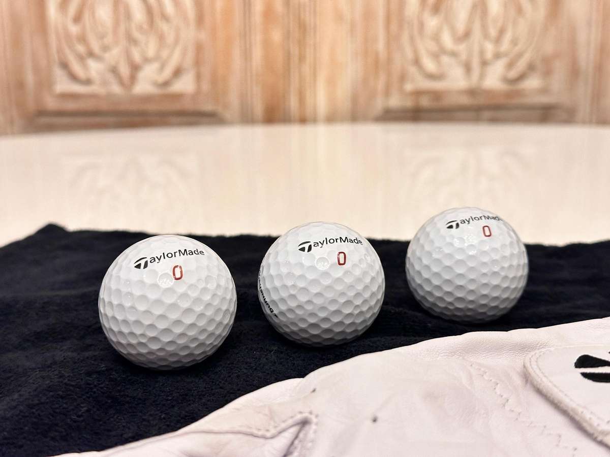 TaylorMade R11 Golf Glove / Gary Player towel & Golf Selection