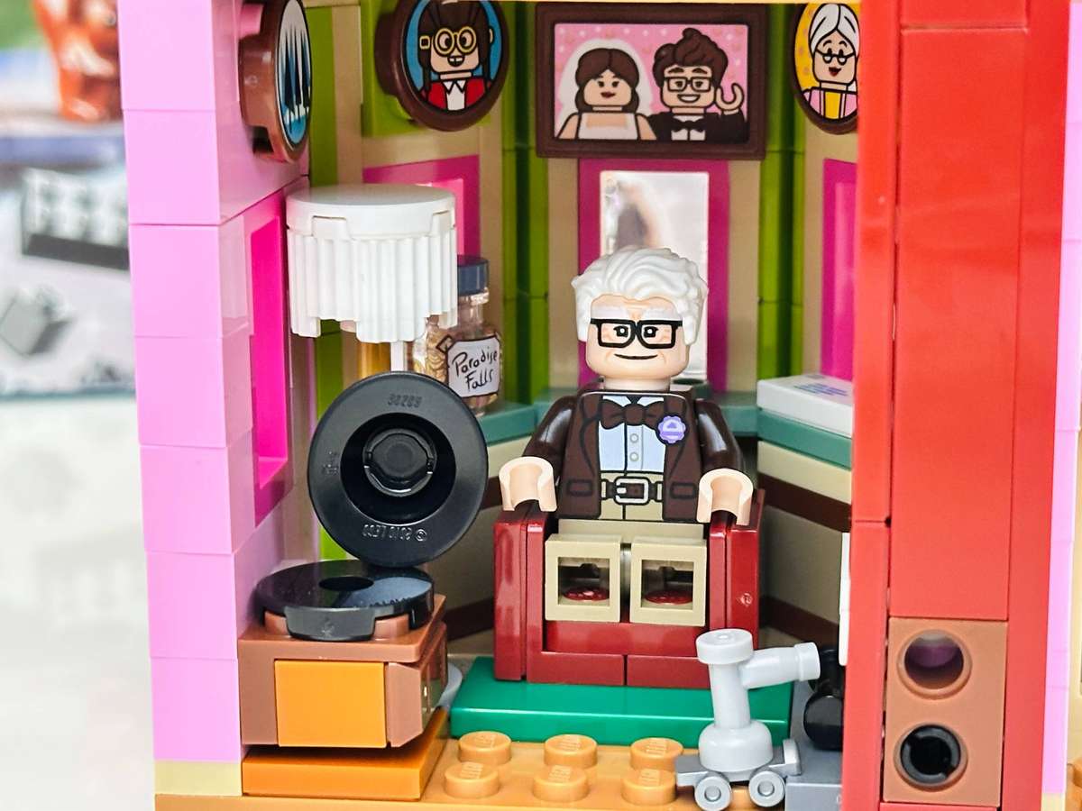 Lego Iconic Disney Up House Collectable Set with Original Box