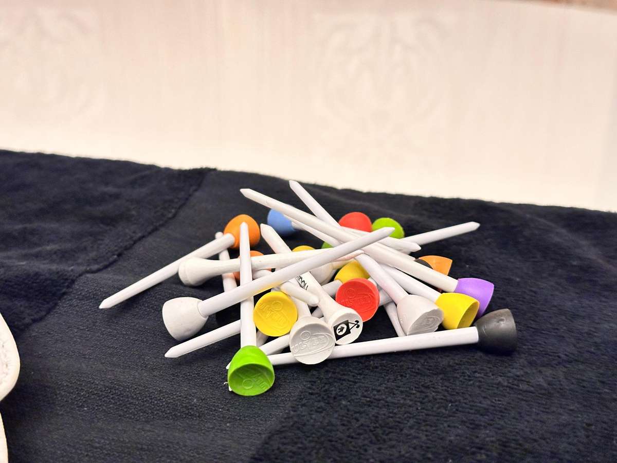 TaylorMade R11 Golf Glove / Gary Player towel & Golf Selection