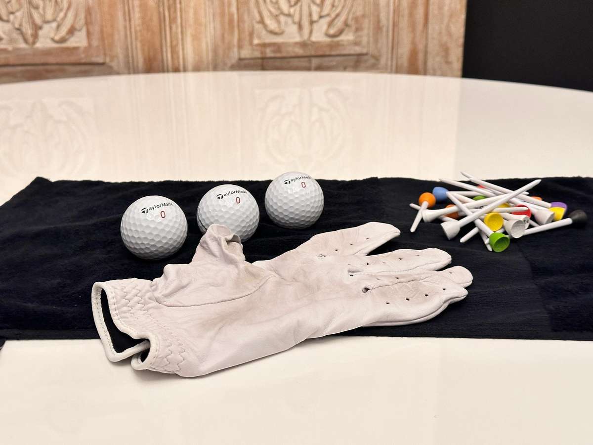 TaylorMade R11 Golf Glove / Gary Player towel & Golf Selection