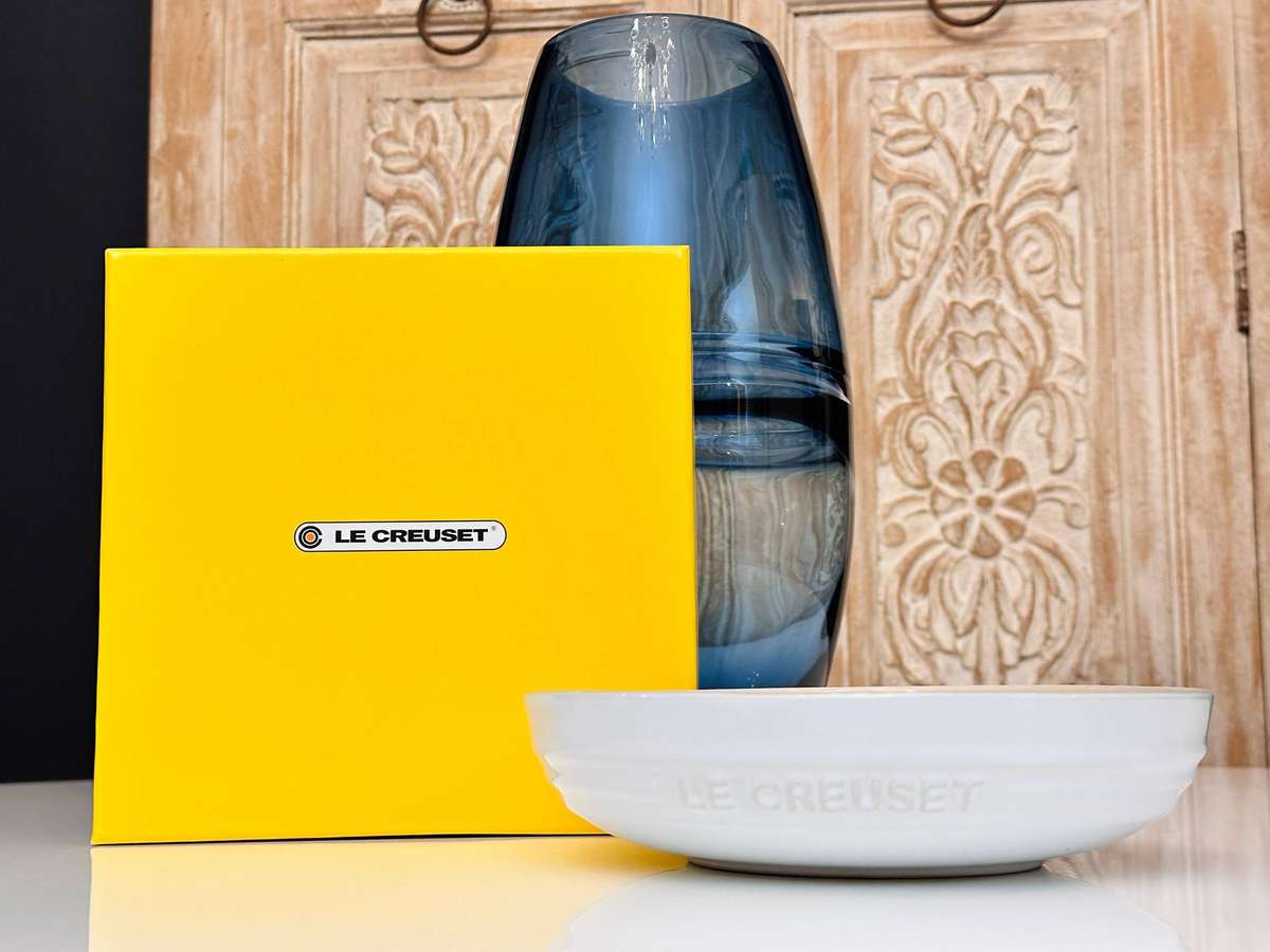 Le Creuset Signature Stoneware Round Deep Dish with Original Box