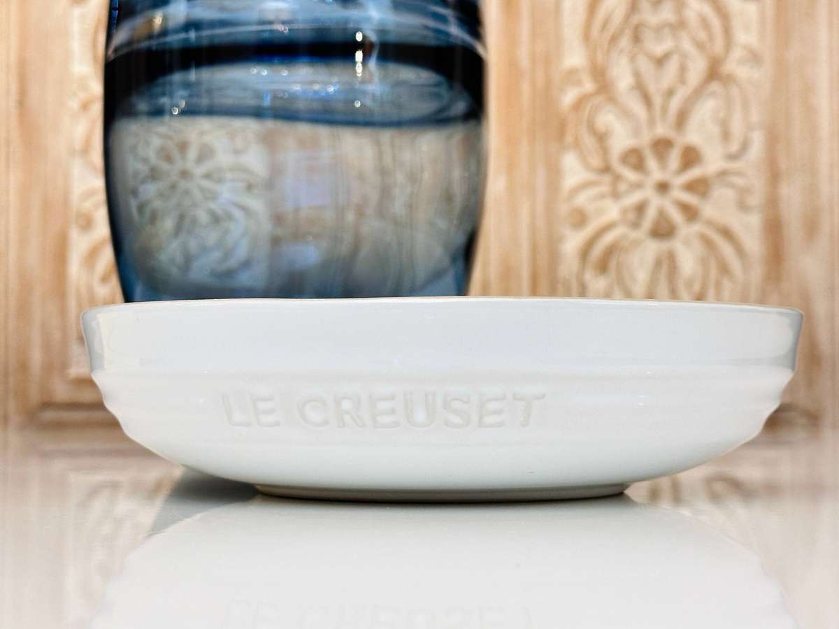 Le Creuset Signature Stoneware Round Deep Dish with Original Box
