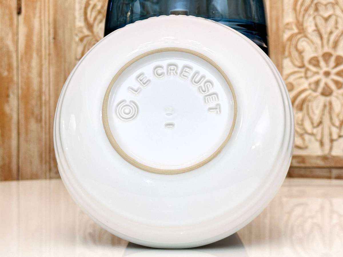 Le Creuset Signature Stoneware Round Deep Dish with Original Box