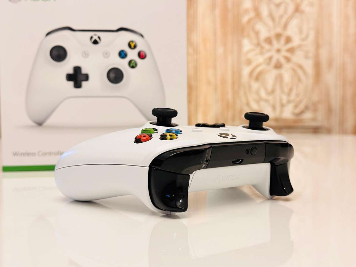 Xbox One Wireless Bluetooth Controller with Original Box