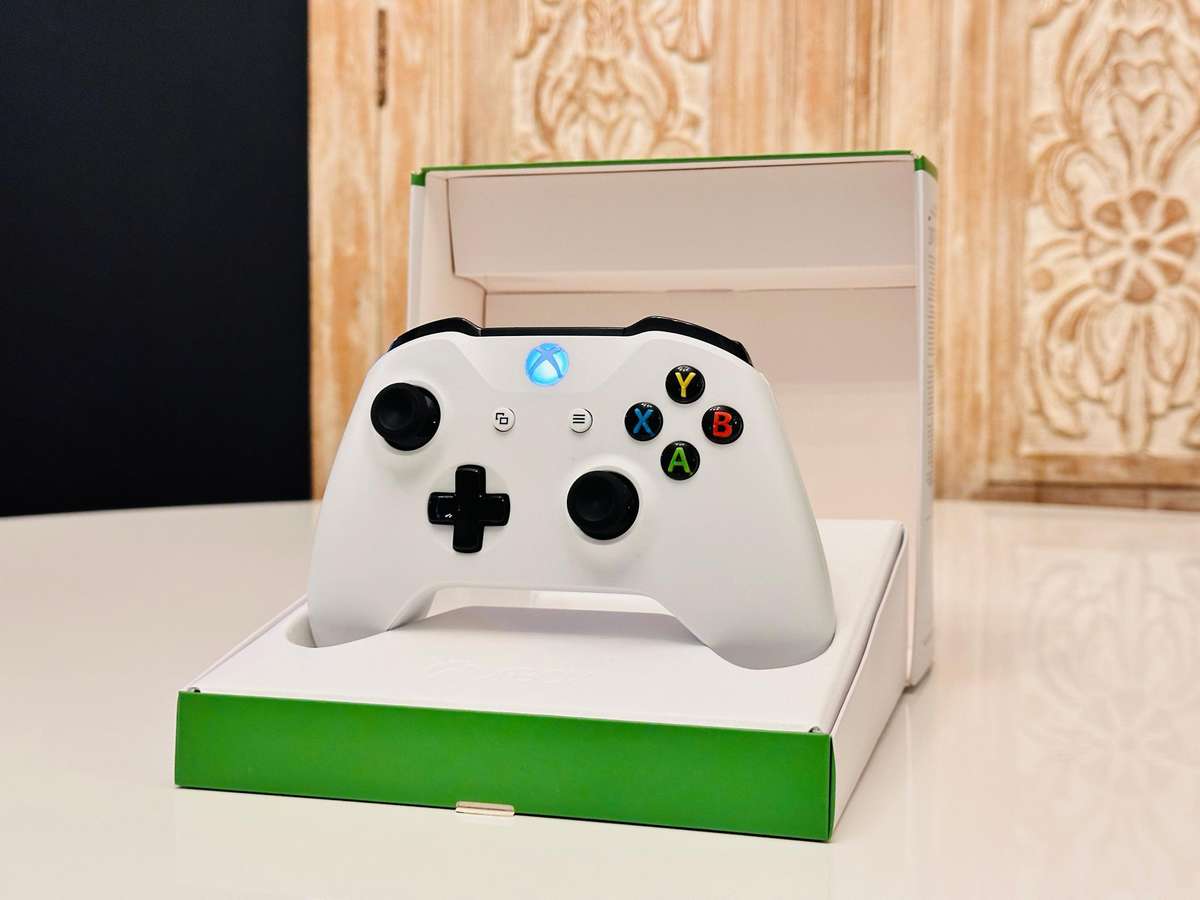 Xbox One Wireless Bluetooth Controller with Original Box