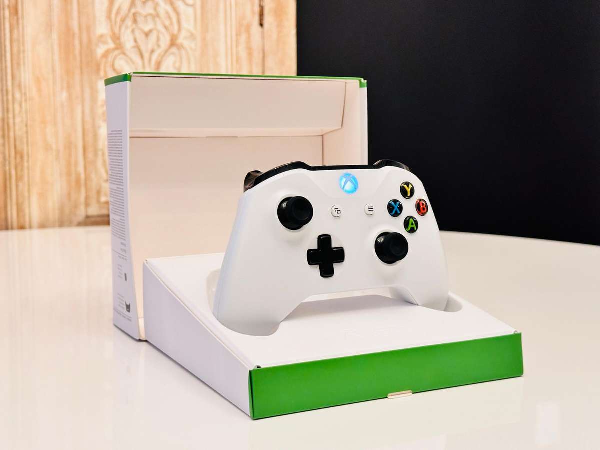 Xbox One Wireless Bluetooth Controller with Original Box