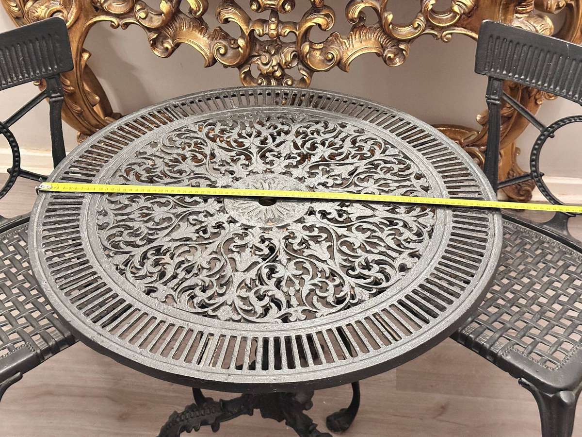 Exquisite Vintage Victorian Cast Iron Table & Chairs