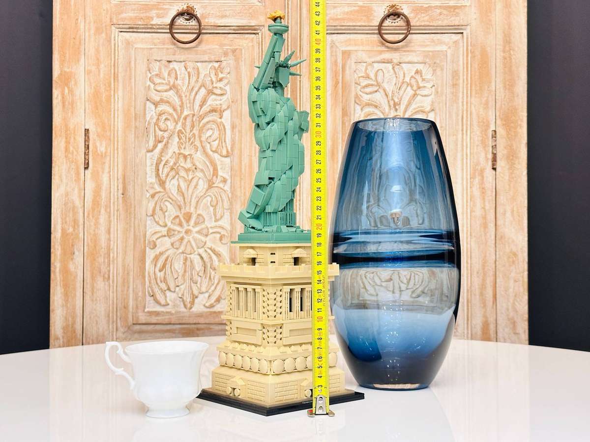 Lego Iconic Statue of Liberty Architecture Collectable Set