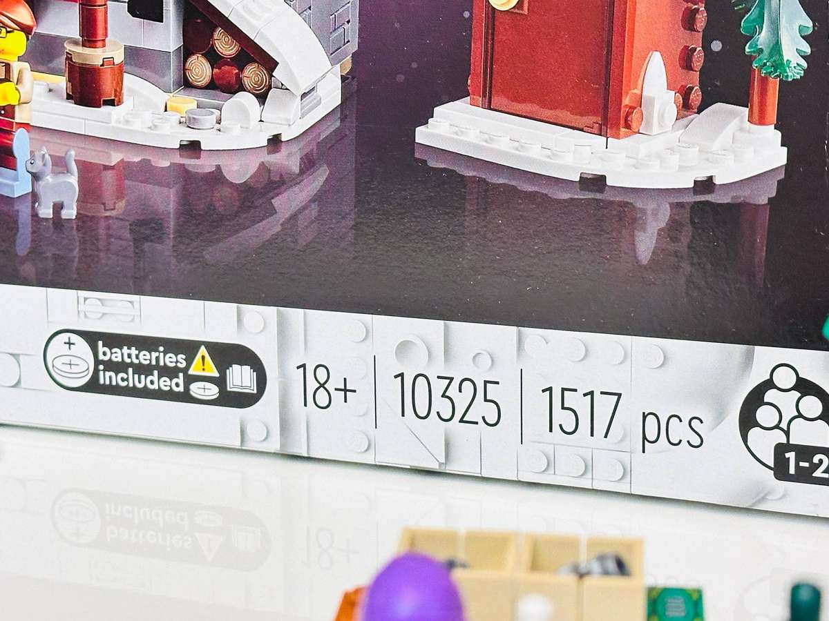 Lego Icons Alpine Lodge Large Retired Collectable Set with Original Box
