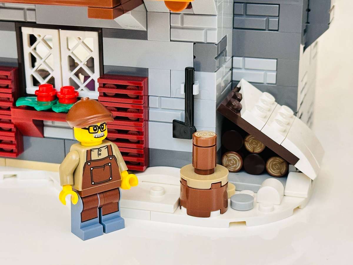 Lego Icons Alpine Lodge Large Retired Collectable Set with Original Box