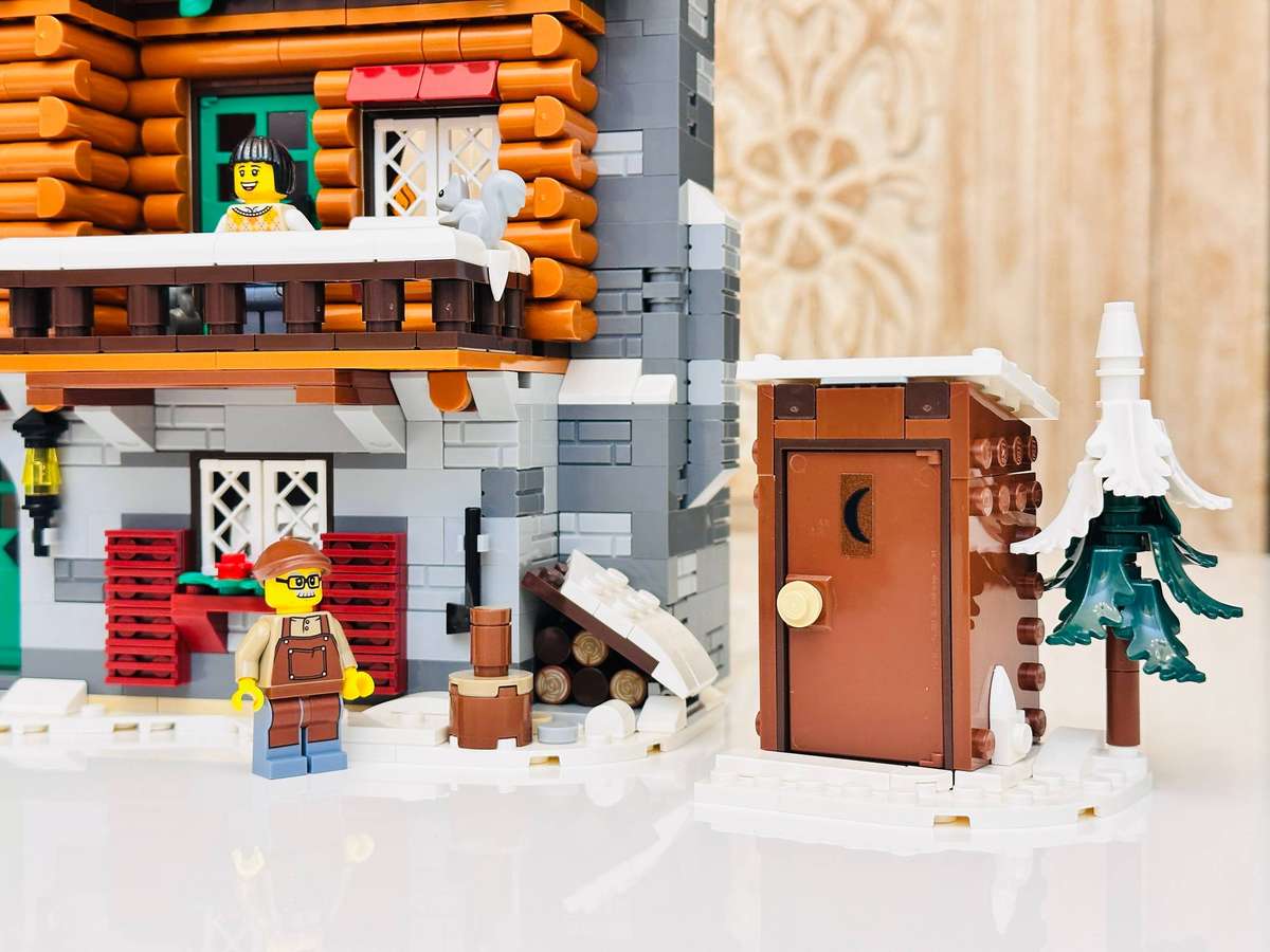 Lego Icons Alpine Lodge Large Retired Collectable Set with Original Box