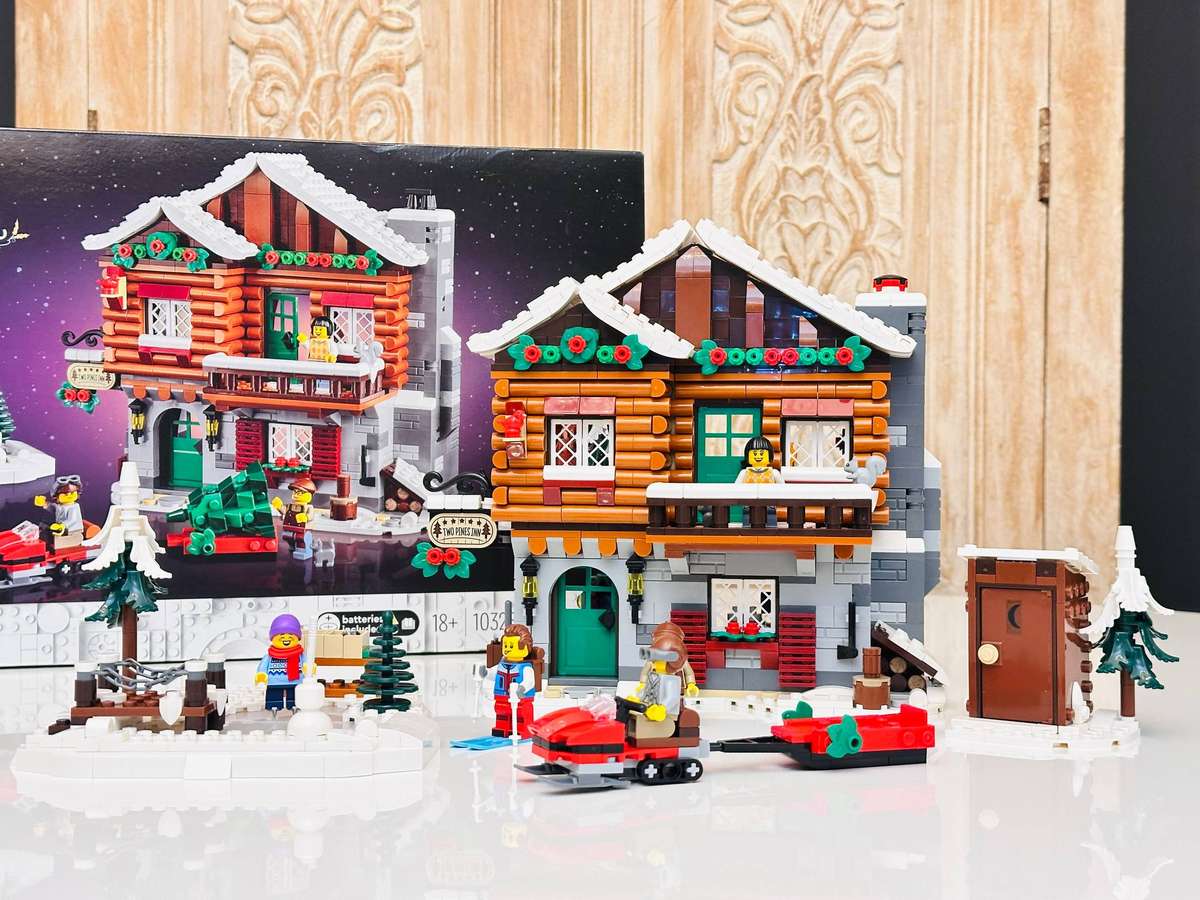 Lego Icons Alpine Lodge Large Retired Collectable Set with Original Box