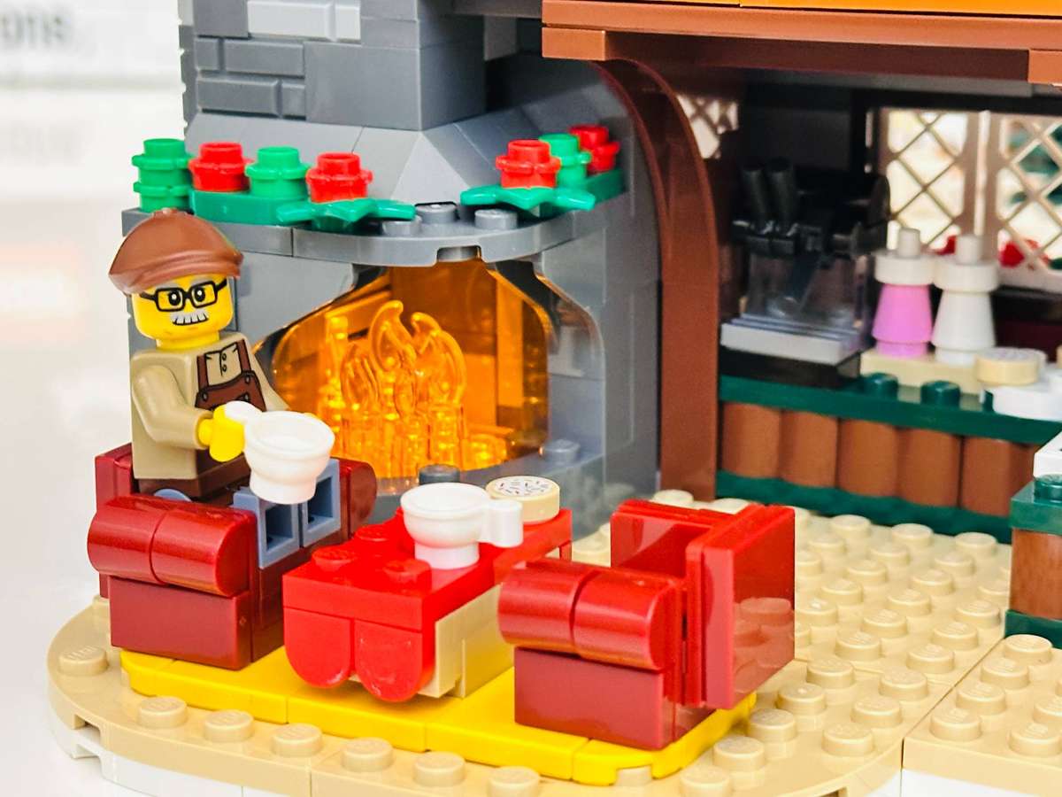 Lego Icons Alpine Lodge Large Retired Collectable Set with Original Box