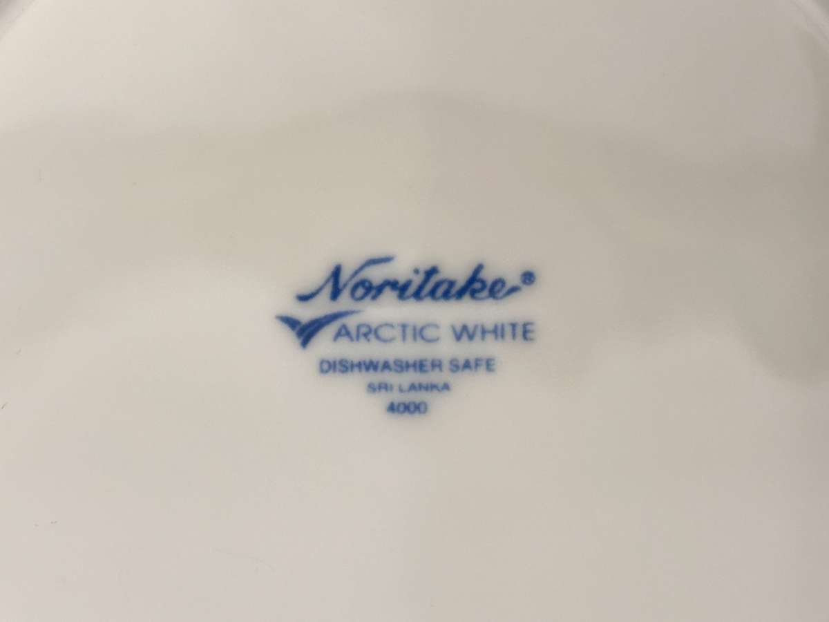 Elegant NORITAKE Side / Dessert Plates Set of 6