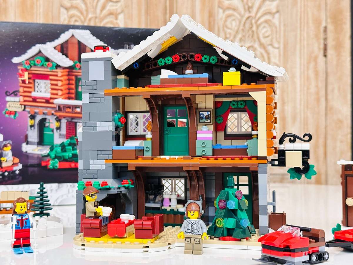 Lego Icons Alpine Lodge Large Retired Collectable Set with Original Box
