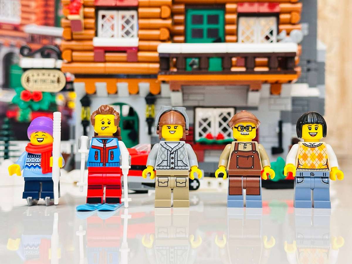Lego Icons Alpine Lodge Large Retired Collectable Set with Original Box