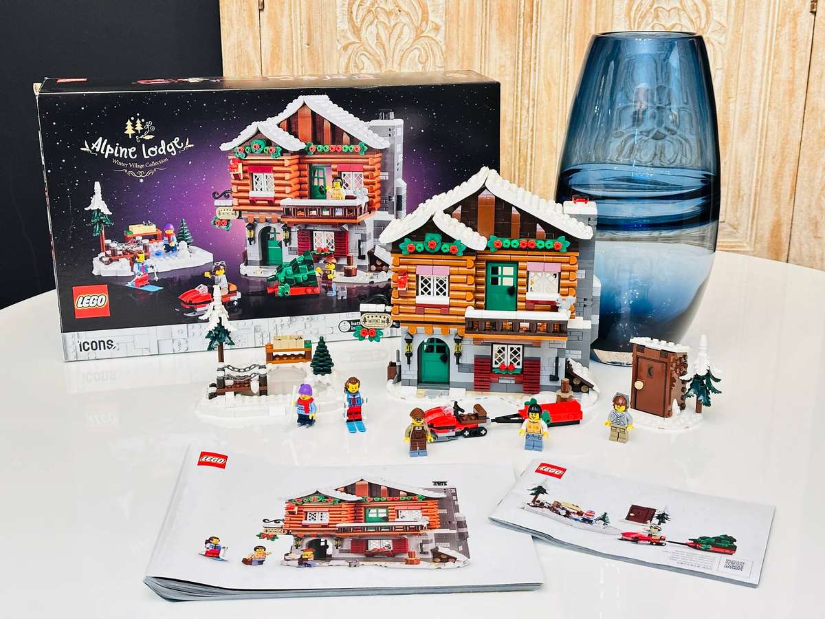 Lego Icons Alpine Lodge Large Retired Collectable Set with Original Box