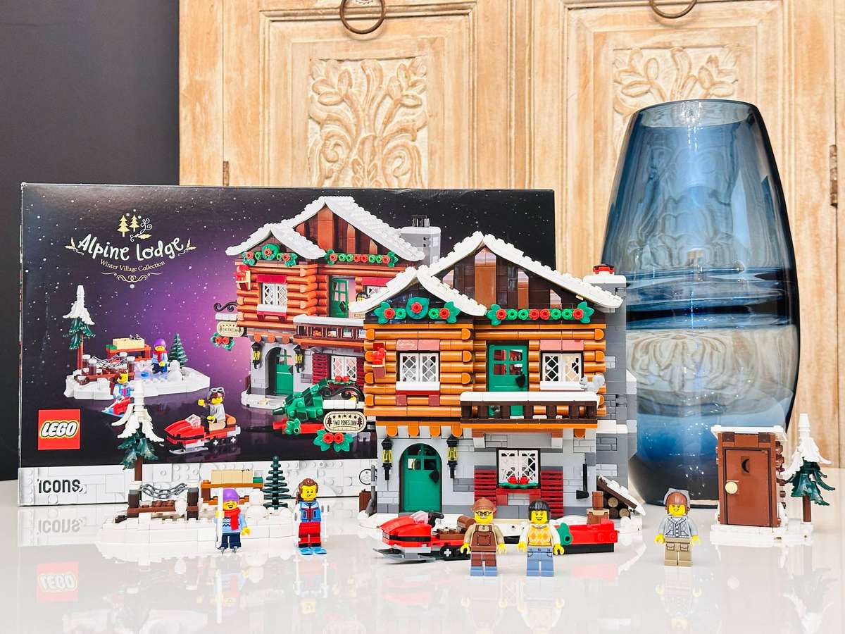 Lego Icons Alpine Lodge Large Retired Collectable Set with Original Box