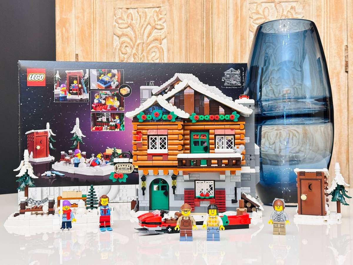 Lego Icons Alpine Lodge Large Retired Collectable Set with Original Box