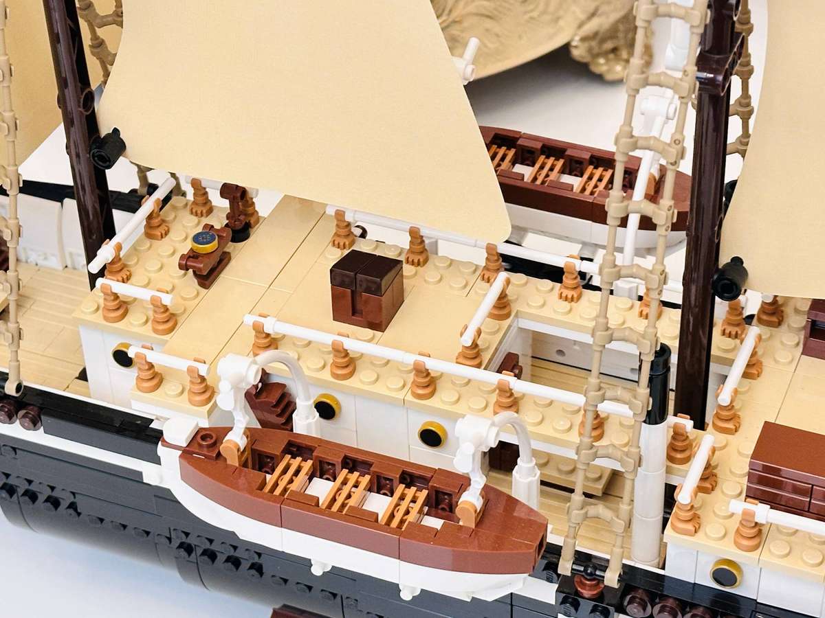 Lego Iconic Endurance Large 80cm Collectable Ship Model with Original Box 3011pcs