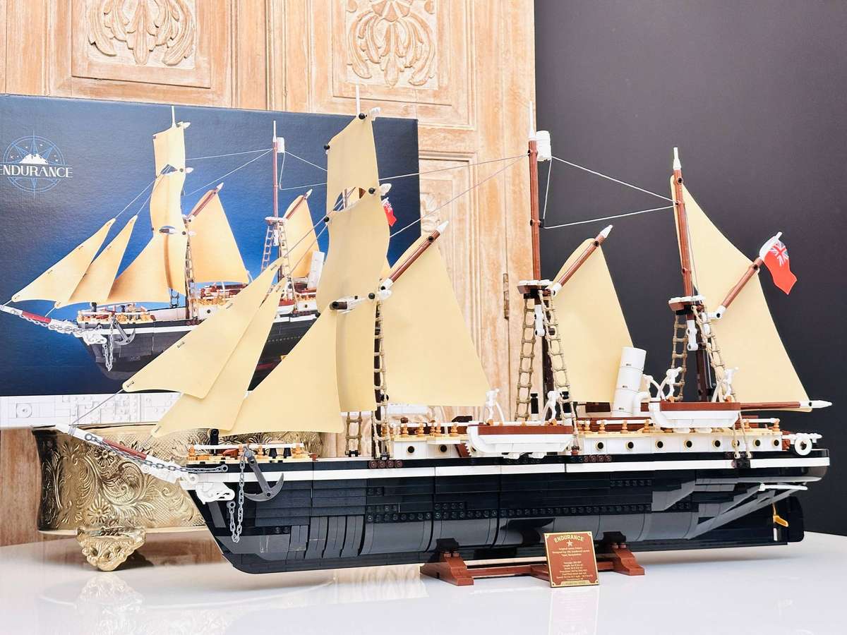 Lego Iconic Endurance Large 80cm Collectable Ship Model with Original Box 3011pcs