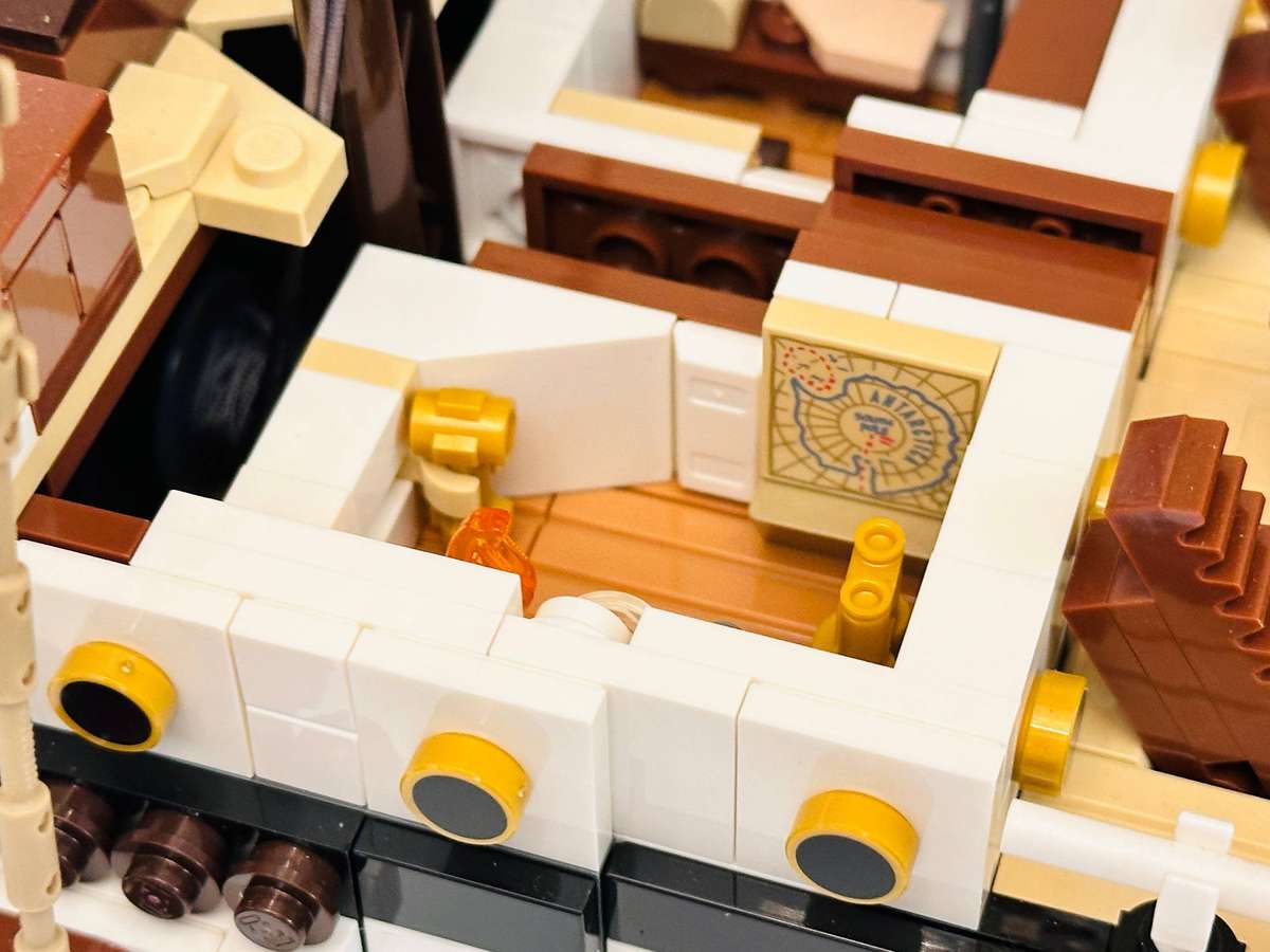 Lego Iconic Endurance Large 80cm Collectable Ship Model with Original Box 3011pcs