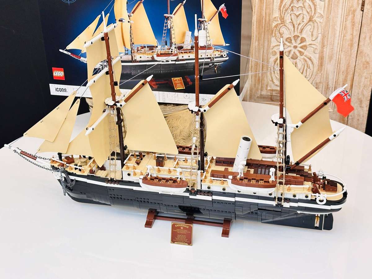 Lego Iconic Endurance Large 80cm Collectable Ship Model with Original Box 3011pcs