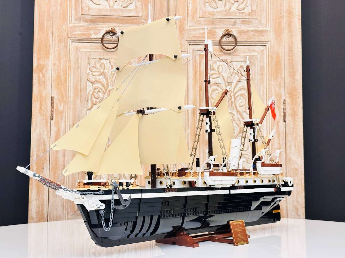 Lego Iconic Endurance Large 80cm Collectable Ship Model with Original Box 3011pcs