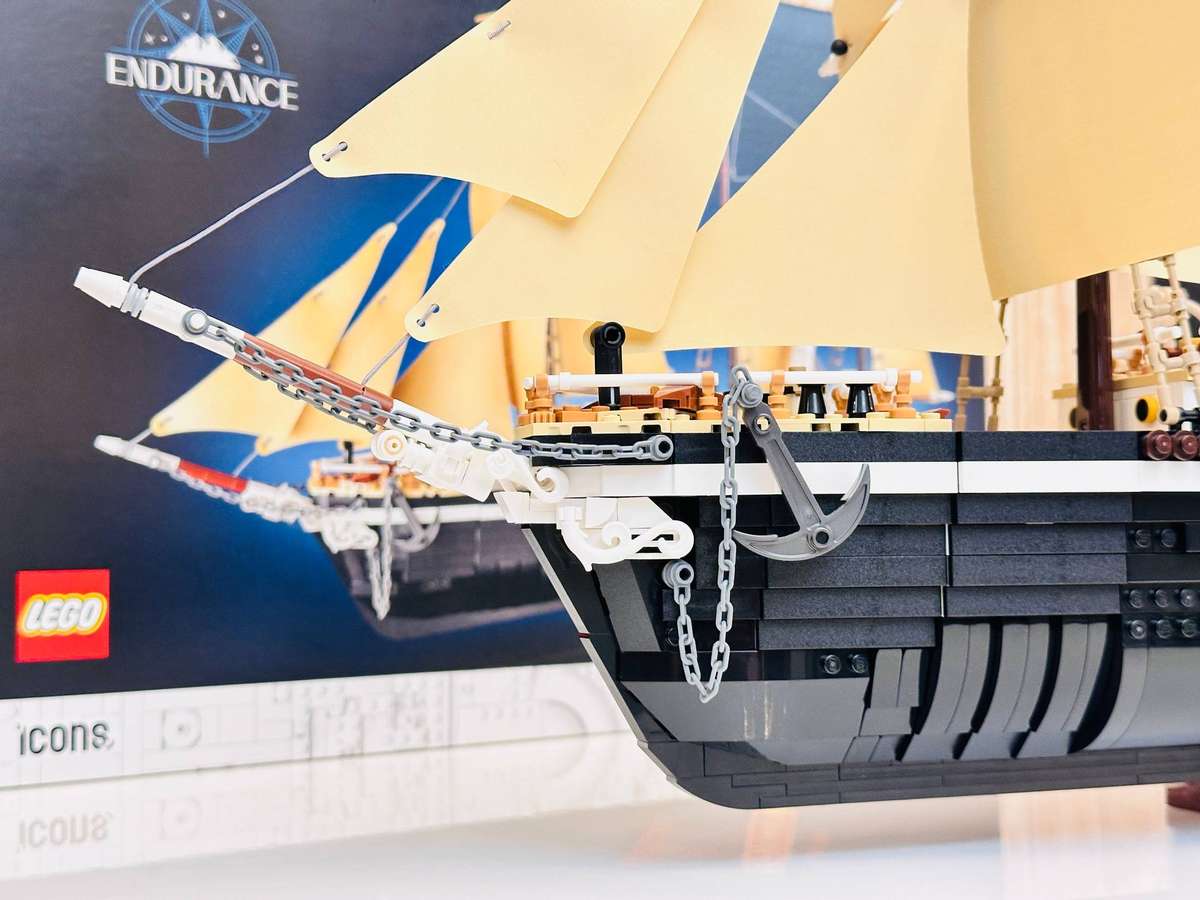 Lego Iconic Endurance Large 80cm Collectable Ship Model with Original Box 3011pcs