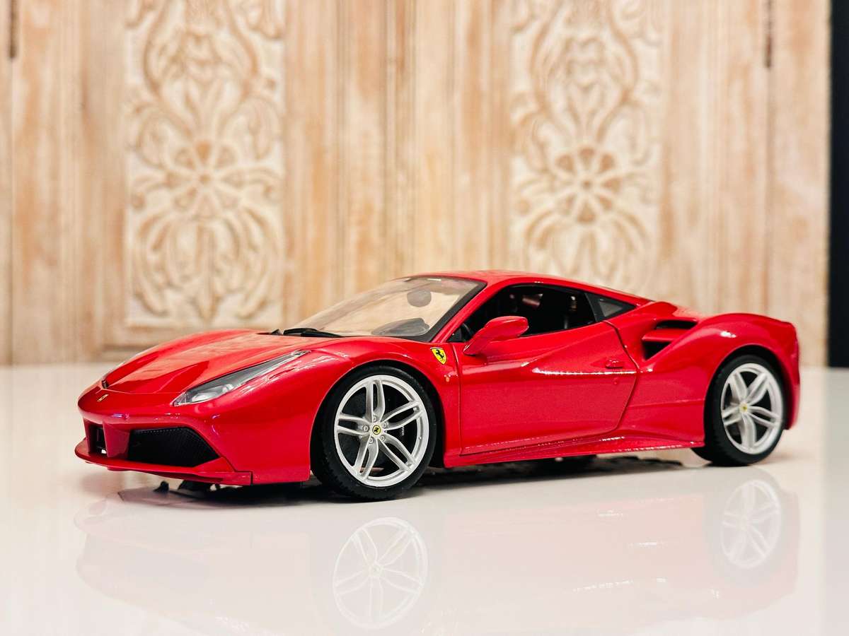 FERRARI 488 GTB 1:18 Model Collectable in Original Box