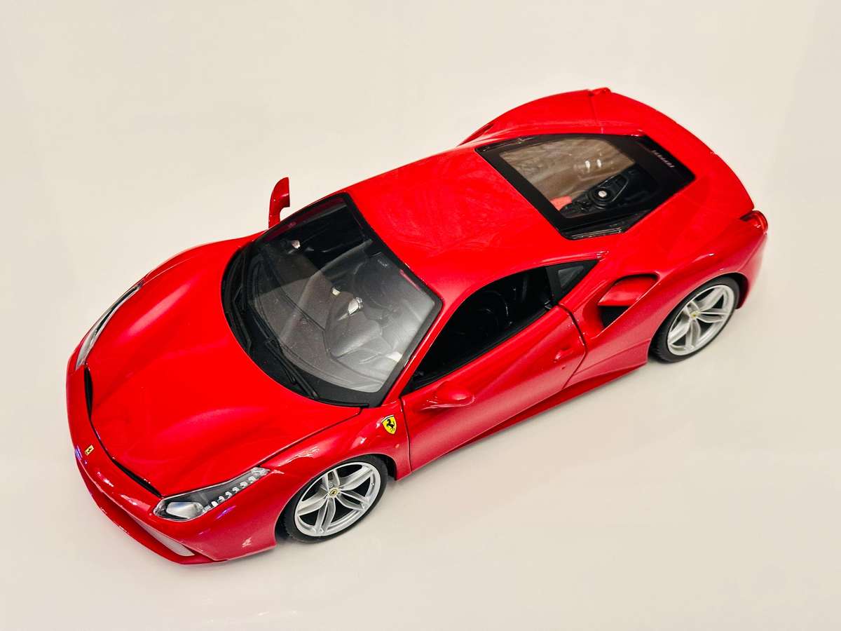 FERRARI 488 GTB 1:18 Model Collectable in Original Box