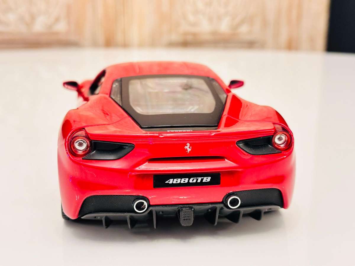 FERRARI 488 GTB 1:18 Model Collectable in Original Box