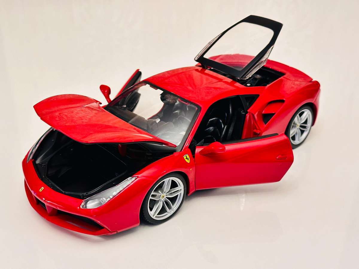 FERRARI 488 GTB 1:18 Model Collectable in Original Box