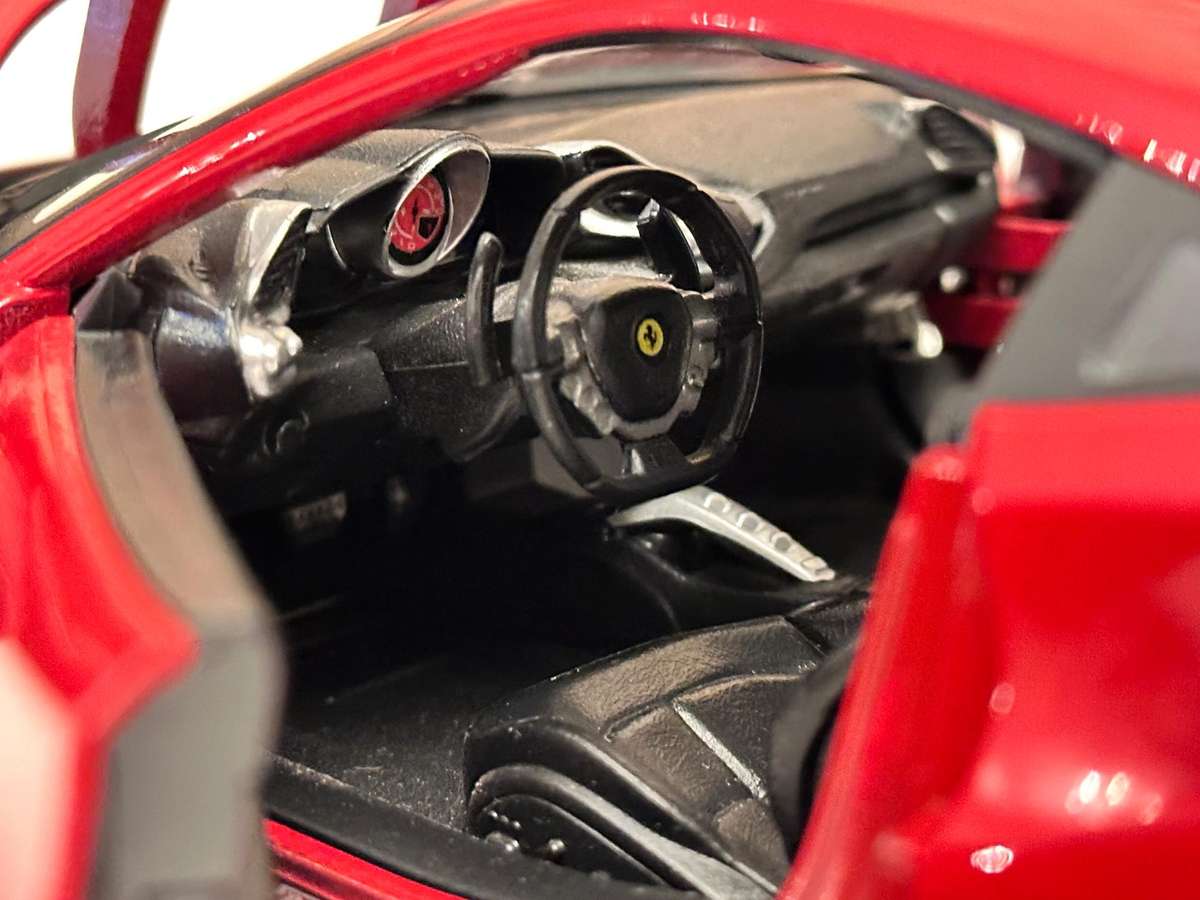 FERRARI 488 GTB 1:18 Model Collectable in Original Box