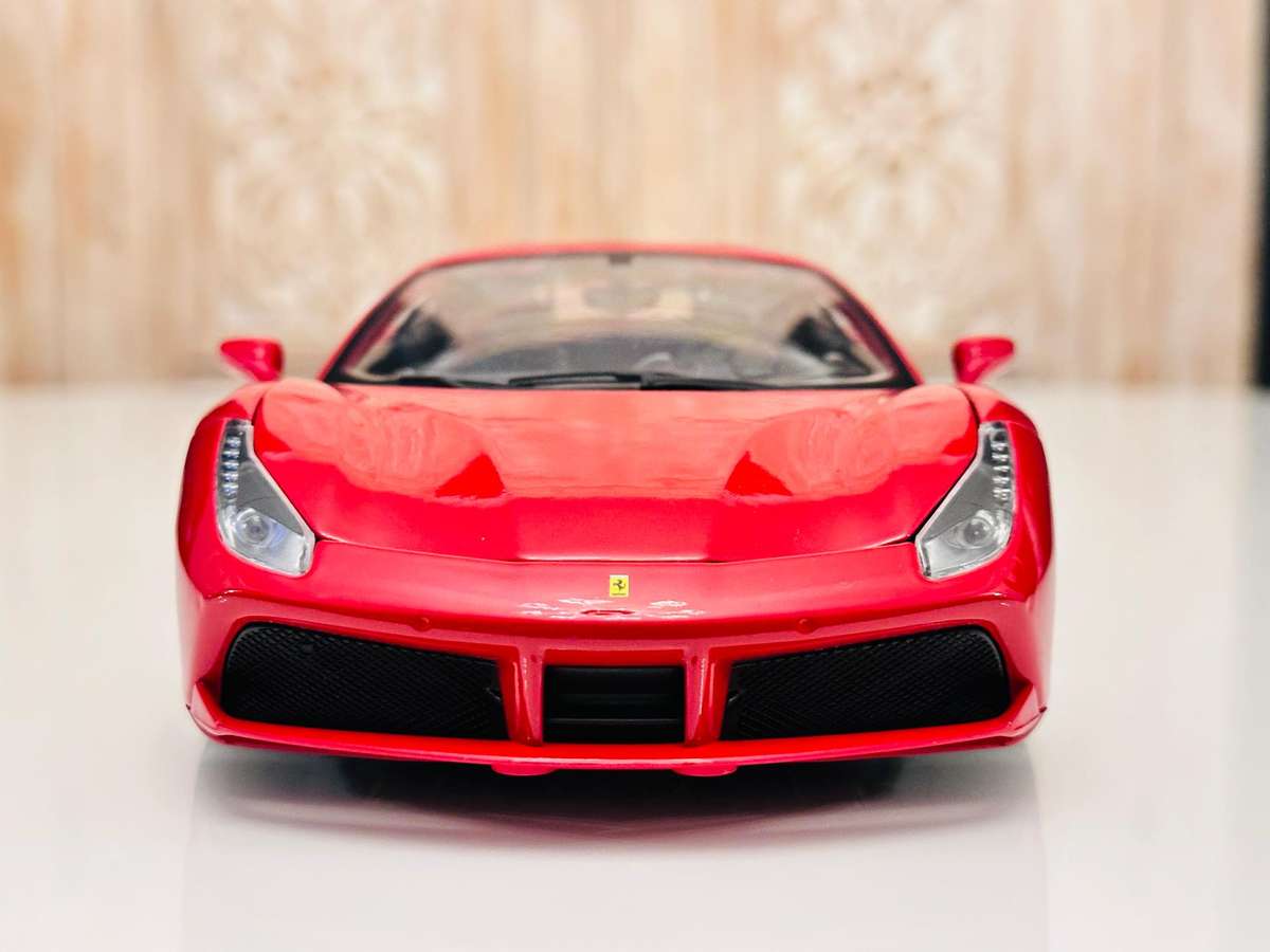 FERRARI 488 GTB 1:18 Model Collectable in Original Box